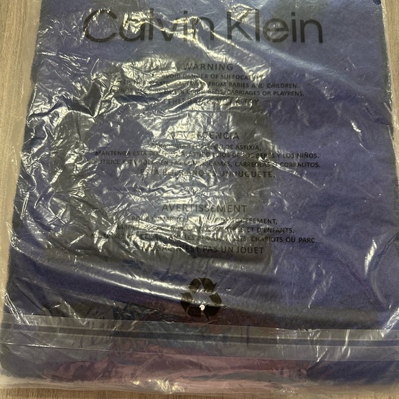 Calvin Klein Blue scarf - Picture 7 of 7